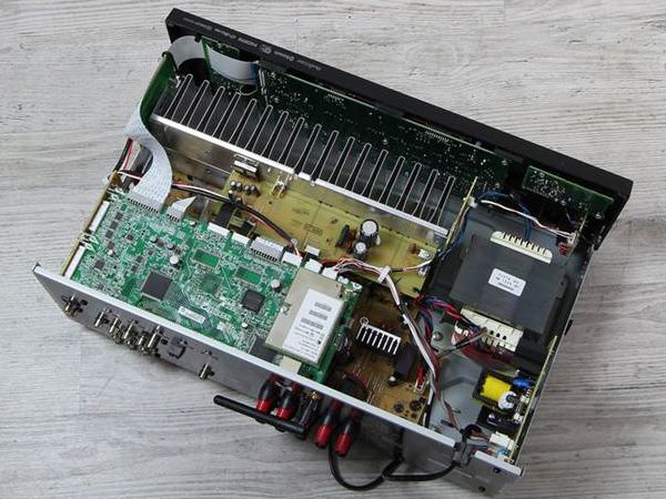 Innenleben Yamaha RX-V483